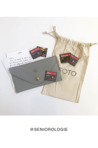 FOTO | Dove Memory Card Wallet - a dove grey pebbled leather SD and Compact Flash Memory Card holder that coordinates with our Dove Designer Fotostrap camera strap and can be personalized with a monogram or business logo, making it the perfect gift for the photographer in your life! 