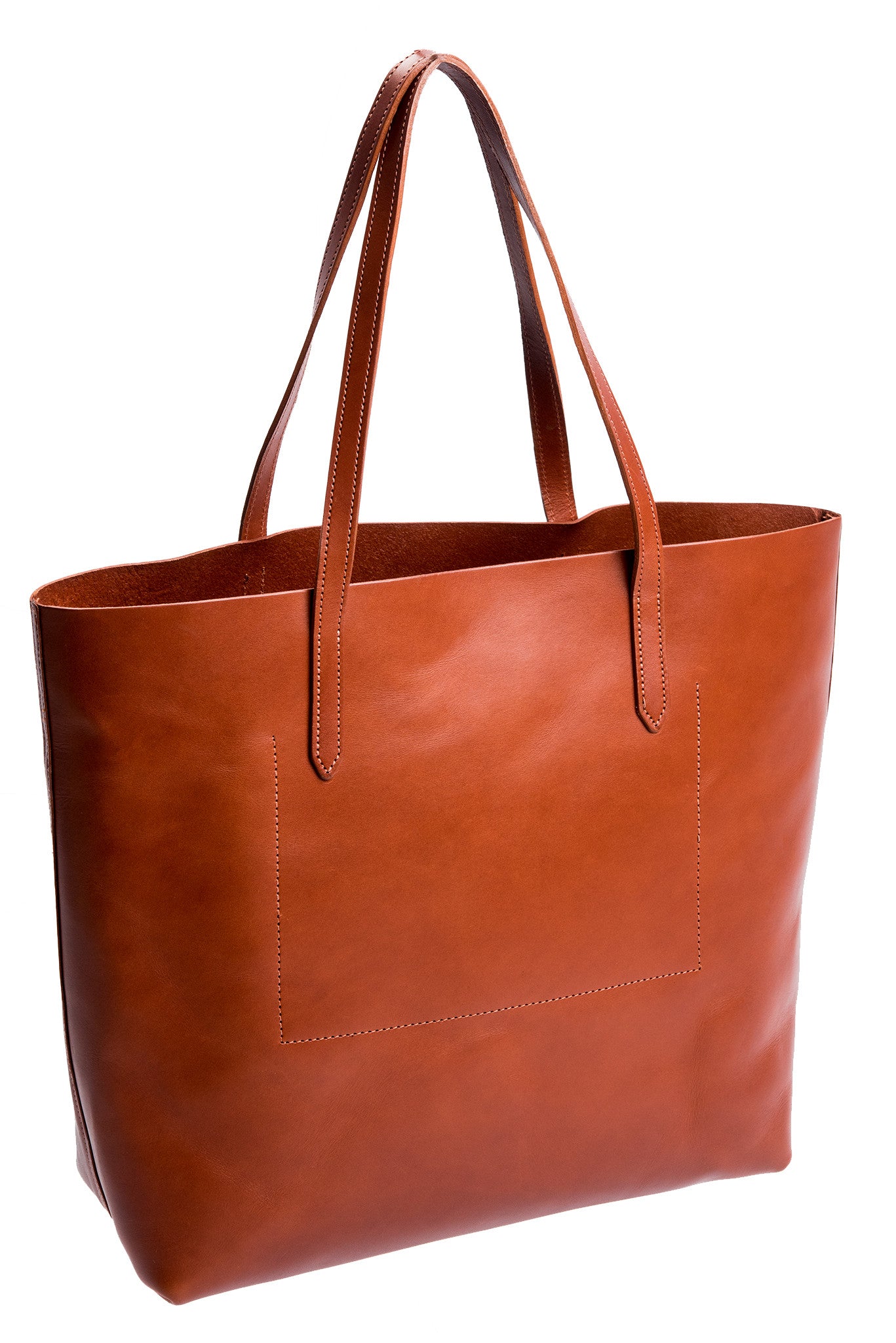 FOTO | The Highland Leather Tote - Cognac - a genuine leather tote in chestnut brown vegetable tanned leather can be personalized with gold foil initials, making it the perfect personalized gift.